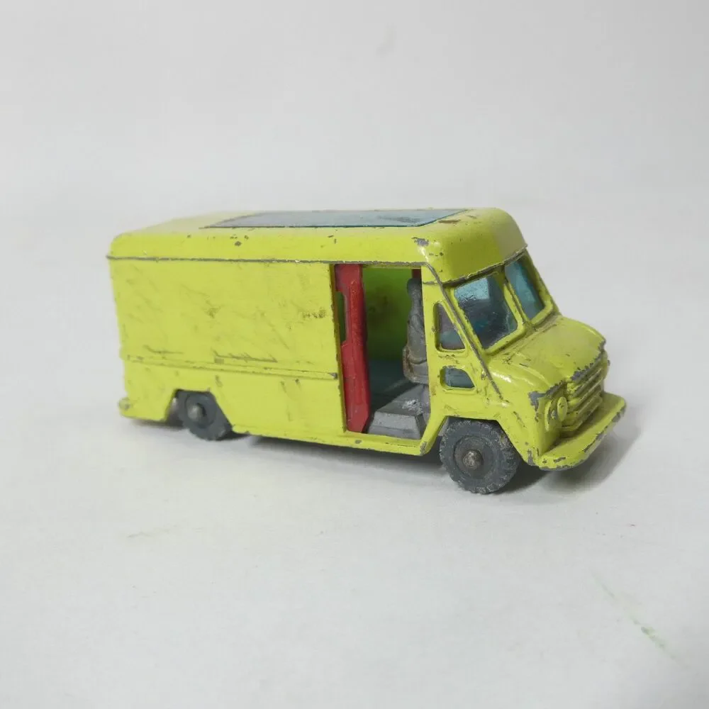 Vintage Diecast Car Lot - Midgetoy Husky Walk-Thru Van Majorette